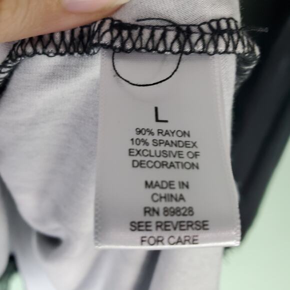 LOGO by Lori Goldstein Black Rayon 230 Printed Swing Top Lace Hem Sizes Large - Picture 6 of 7